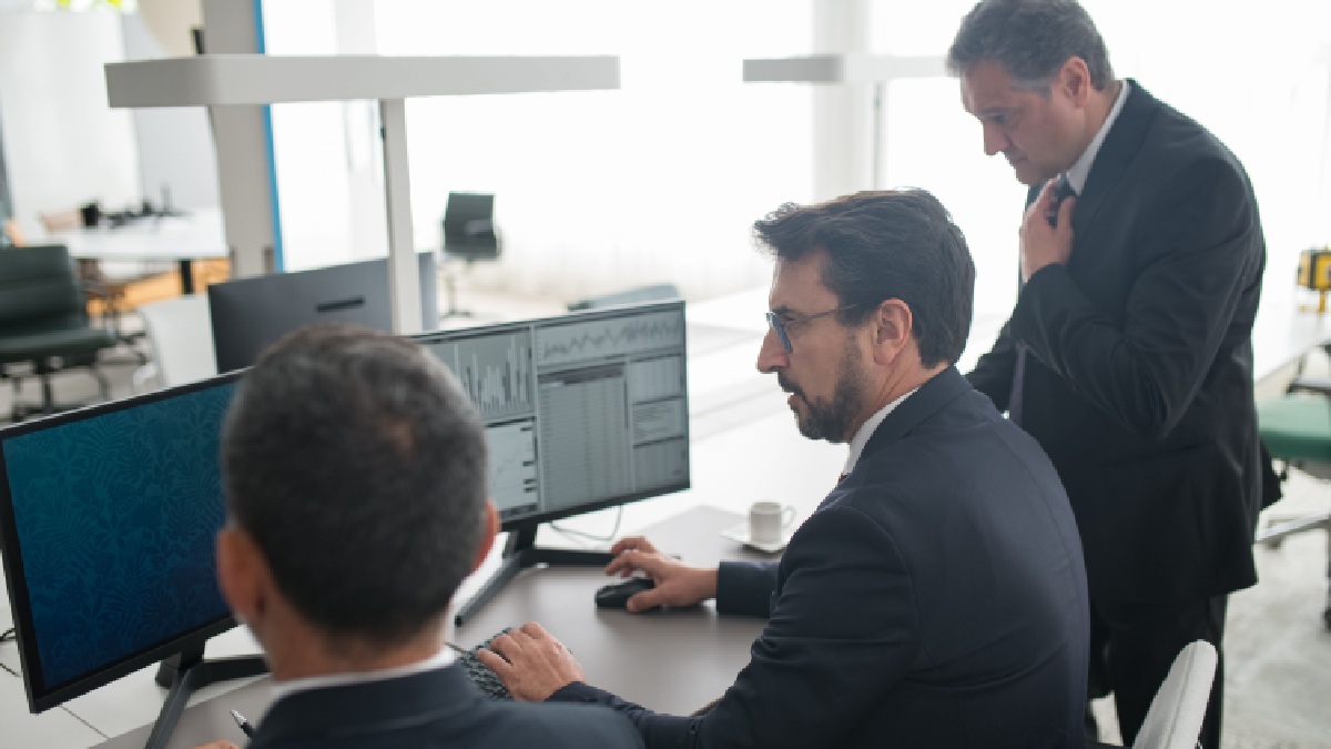 Trading vs Investing: Which Is Better for Building Long-Term Wealth? Key Differences Explained