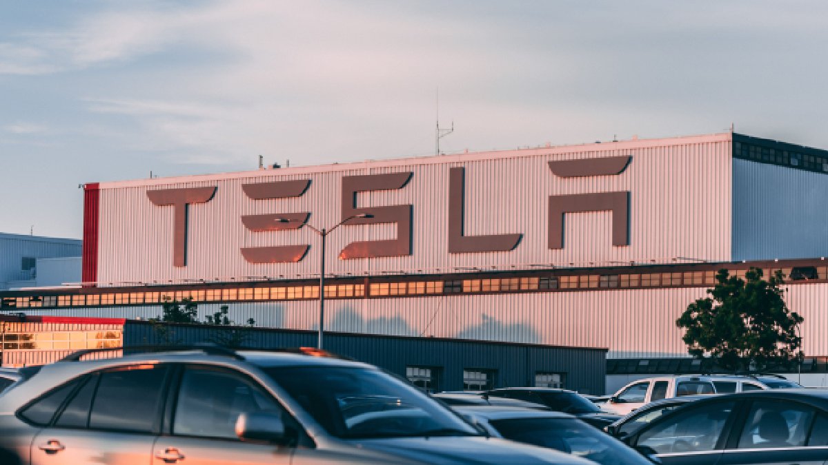 Tesla Reportedly Caps Employee AI Spending at $200 Per Week to Control Rising Costs