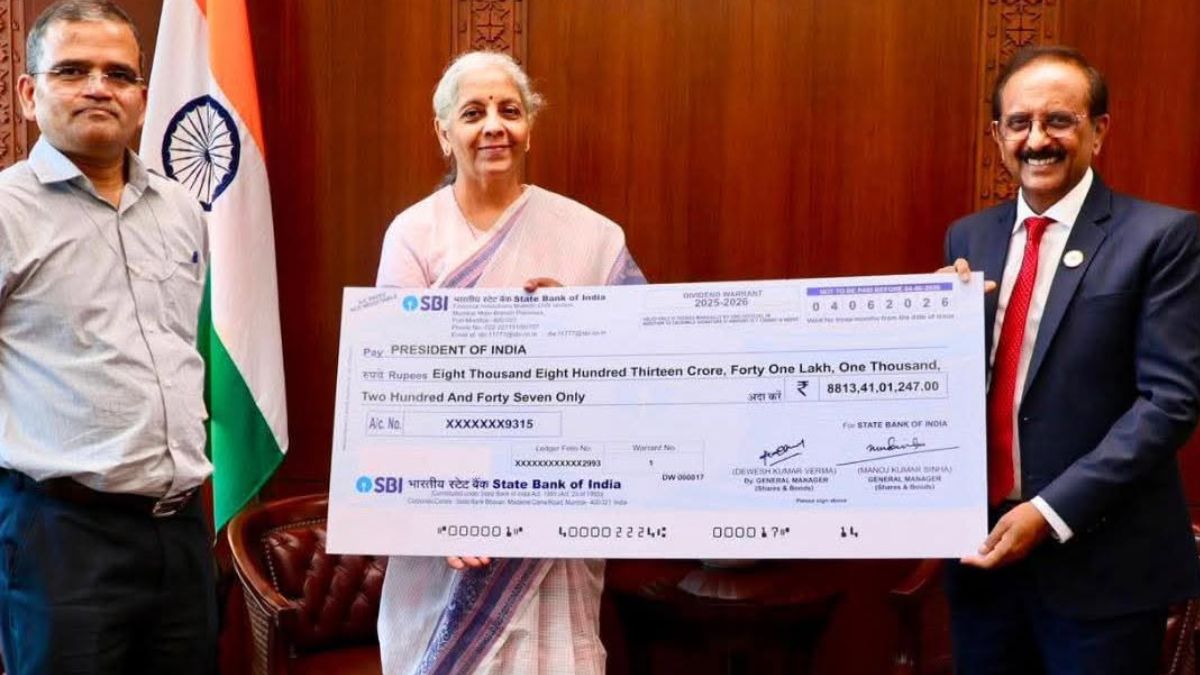 SBI Hands Over ₹8,813 Crore Dividend Cheque to Government After Strong FY26 Performance