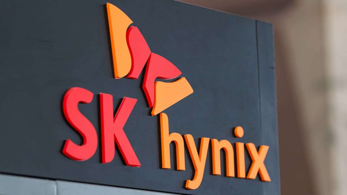 Why SK Hynix Shares Fell 13% Amid AI Memory Stock Selloff
