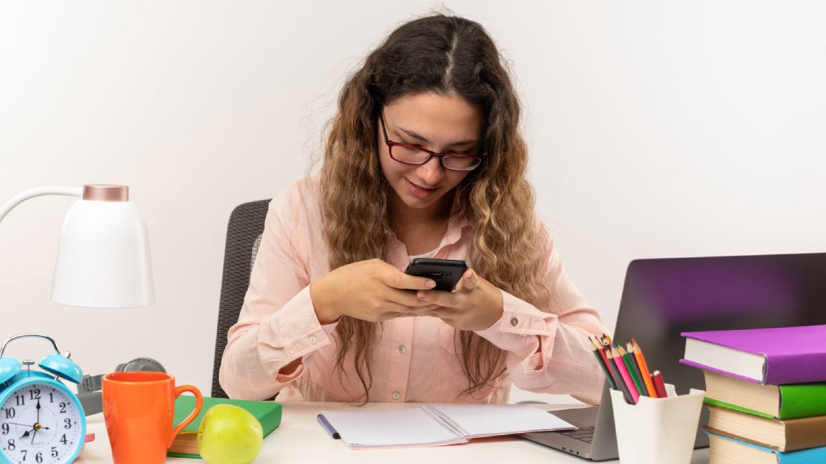 How Students Can Earn Money Online: 10 Smart Ways to Make Income While Studying