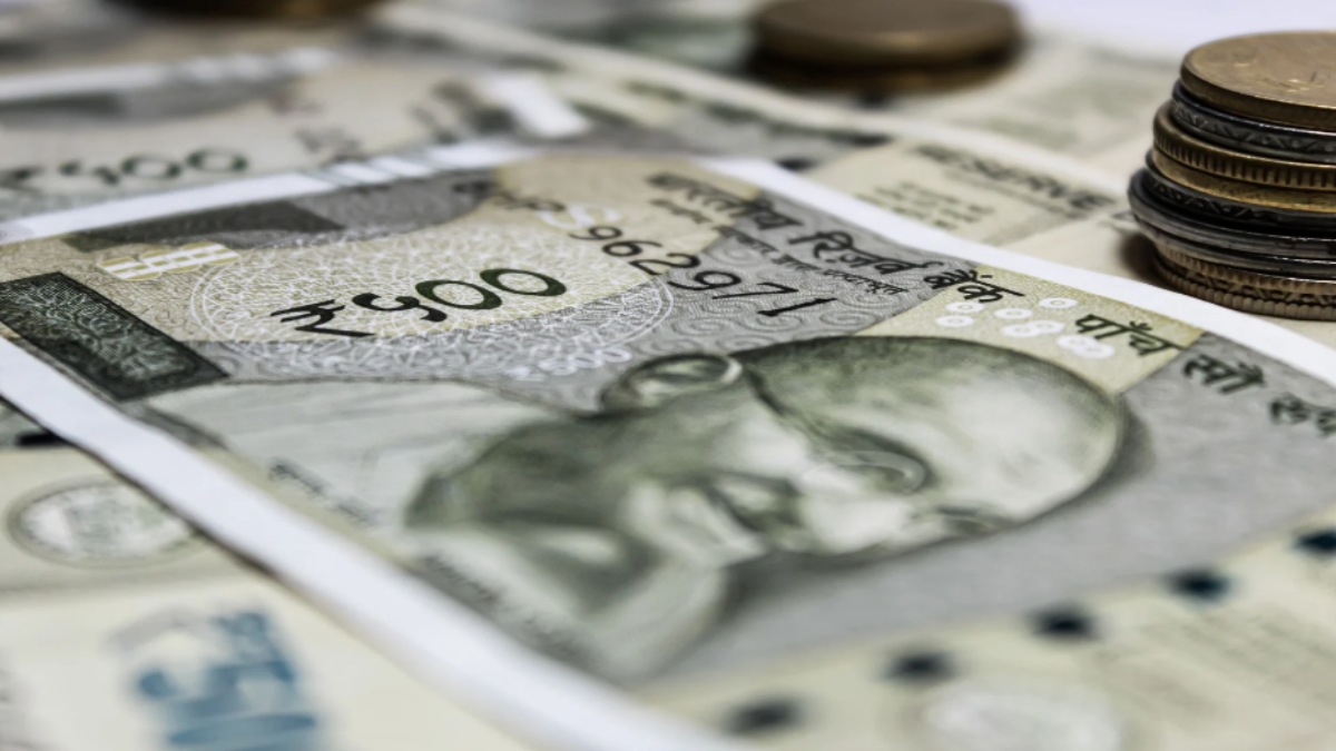 Rupee Rises 35 Paise to 95.64 Against U.S. Dollar in Early Trade Amid Strong Foreign Inflows