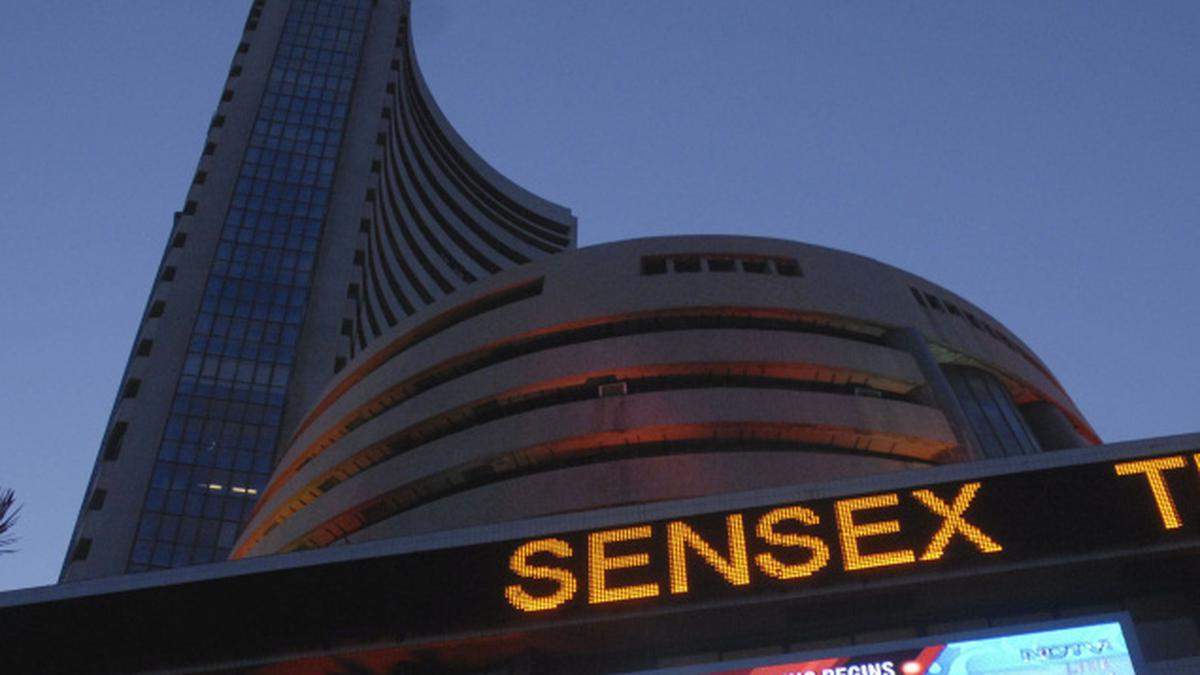 Sensex Sheds Over 400 Points at Open Amid Weak Global Cues; Nifty Slips as Crude Oil Prices Climb